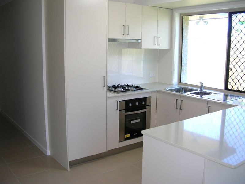 4/12 Second Ave, Beachmere QLD 4510