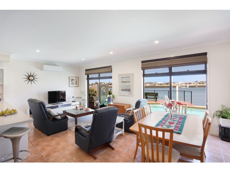 36 Cosmos Avenue, Banksia Beach QLD 4507
