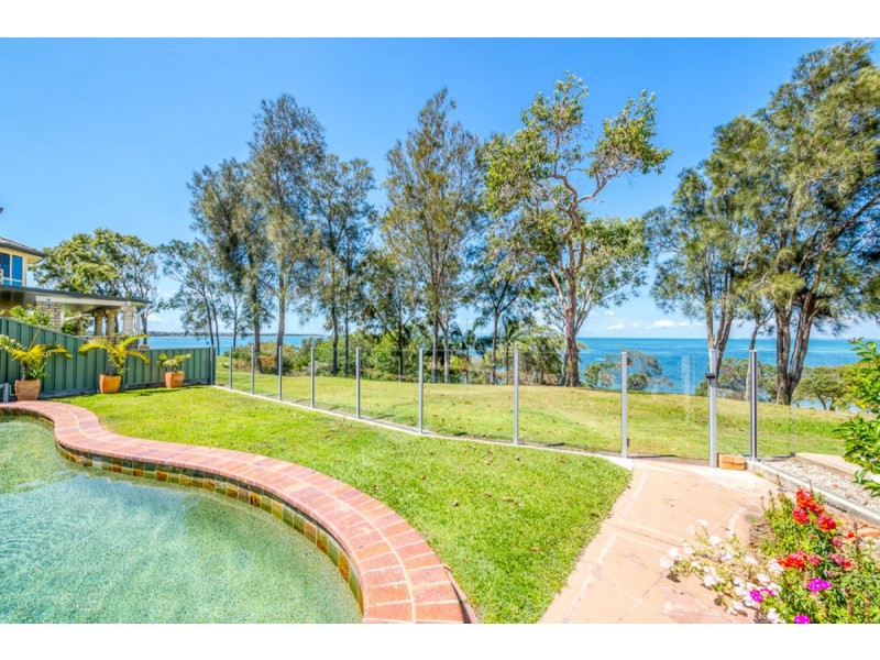 14 Howard Court, Sandstone Point QLD 4511