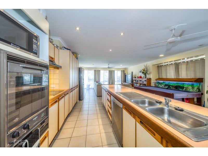 14 Howard Court, Sandstone Point QLD 4511