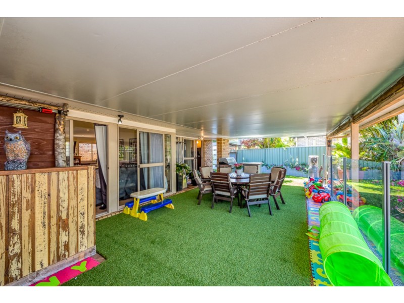 14 Howard Court, Sandstone Point QLD 4511