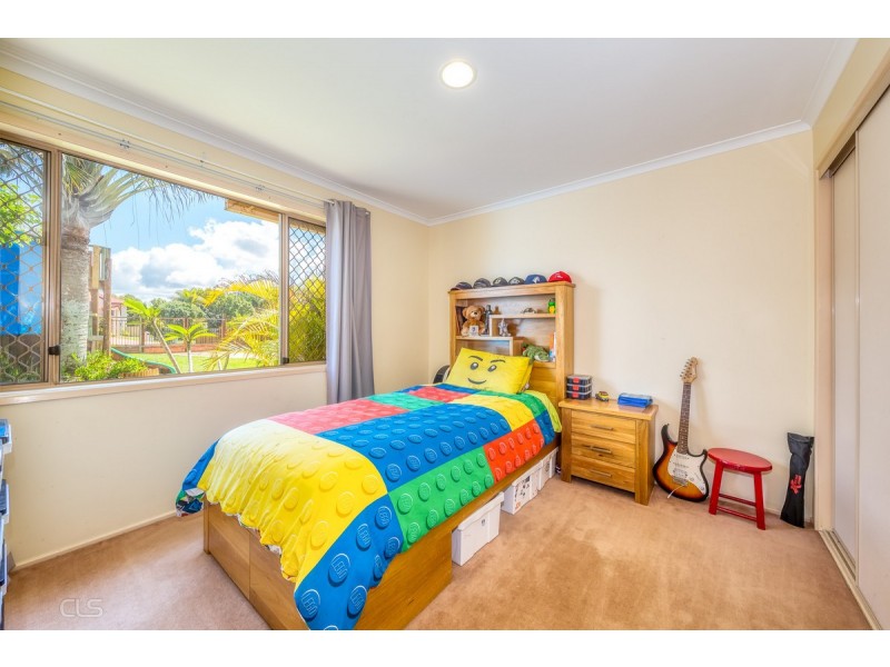 14 Howard Court, Sandstone Point QLD 4511