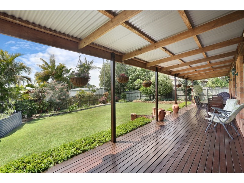 8 Kirk Place, Sandstone Point QLD 4511