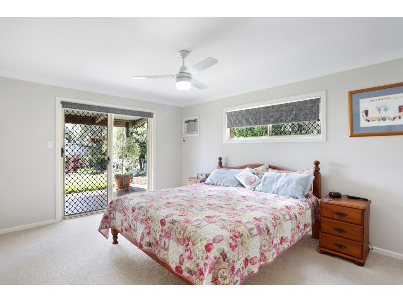 8 Kirk Place, Sandstone Point QLD 4511