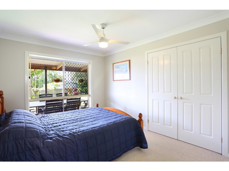 8 Kirk Place, Sandstone Point QLD 4511