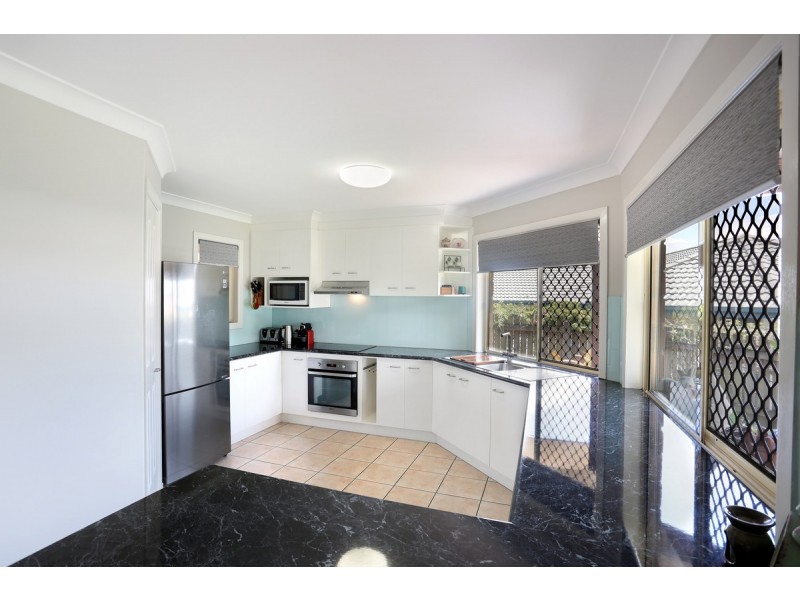 8 Kirk Place, Sandstone Point QLD 4511