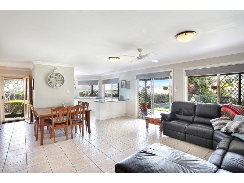 8 Kirk Place, Sandstone Point QLD 4511