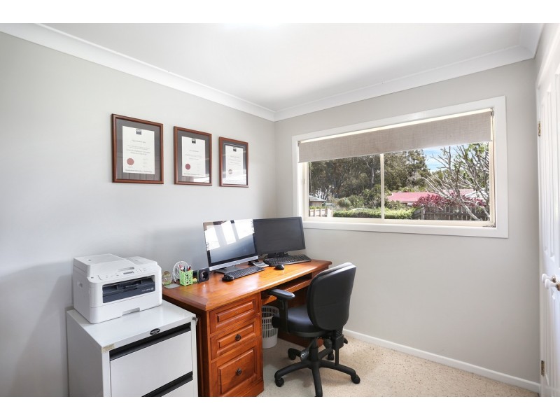 8 Kirk Place, Sandstone Point QLD 4511