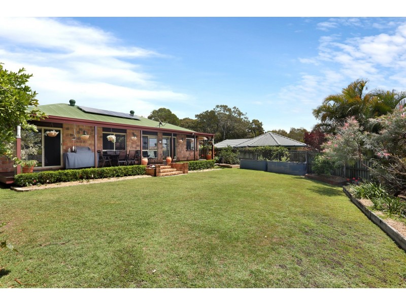 8 Kirk Place, Sandstone Point QLD 4511