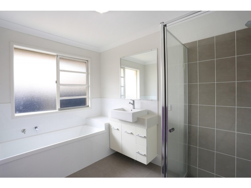 17 Yorkshire Drive, Banksia Beach QLD 4507