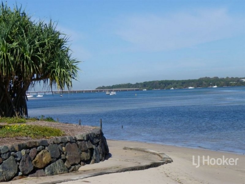 33 Seaside Drive, Banksia Beach QLD 4507
