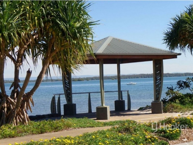 33 Seaside Drive, Banksia Beach QLD 4507