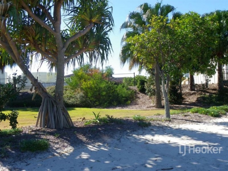 33 Seaside Drive, Banksia Beach QLD 4507