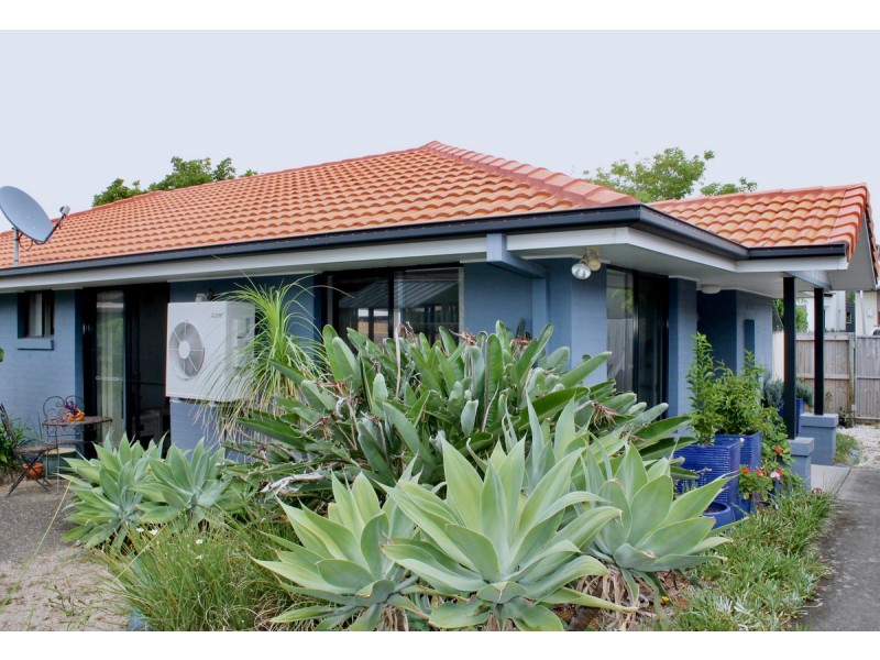 4 Seabreeze Court, Sandstone Point QLD 4511