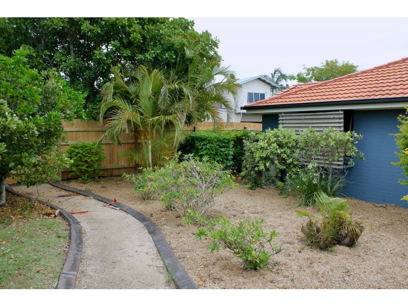 4 Seabreeze Court, Sandstone Point QLD 4511