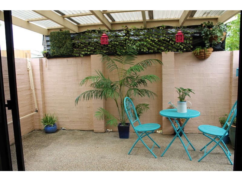 4 Seabreeze Court, Sandstone Point QLD 4511