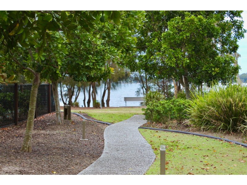 4 Seabreeze Court, Sandstone Point QLD 4511