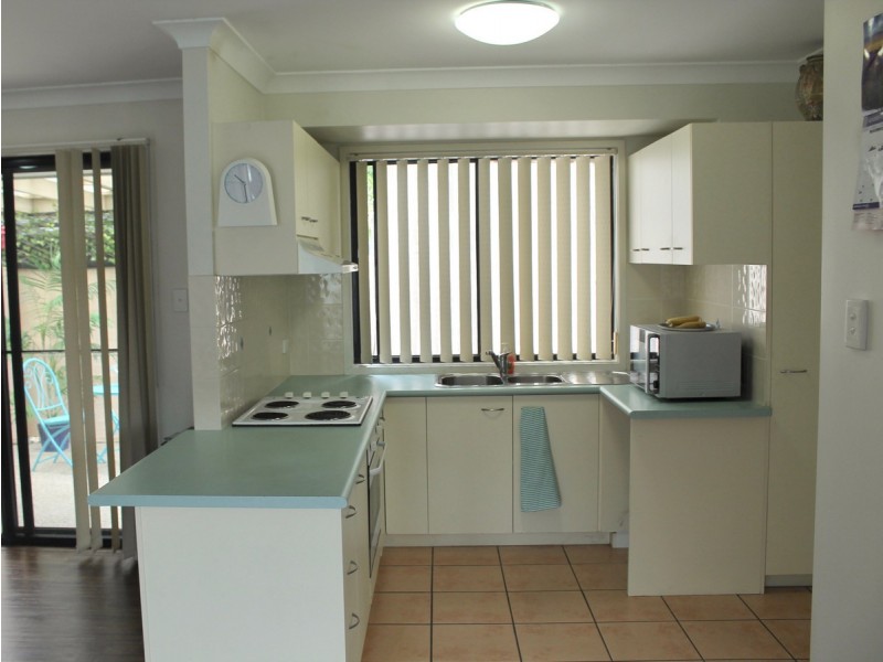 4 Seabreeze Court, Sandstone Point QLD 4511