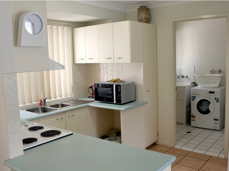 4 Seabreeze Court, Sandstone Point QLD 4511