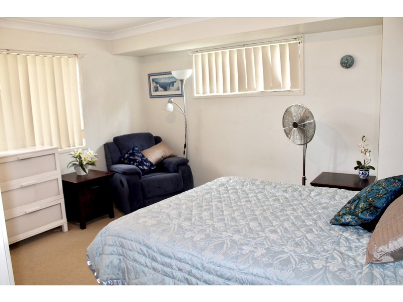 4 Seabreeze Court, Sandstone Point QLD 4511