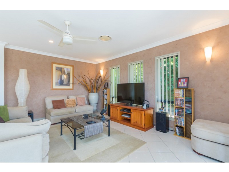 1 Bronte Place, Sandstone Point QLD 4511