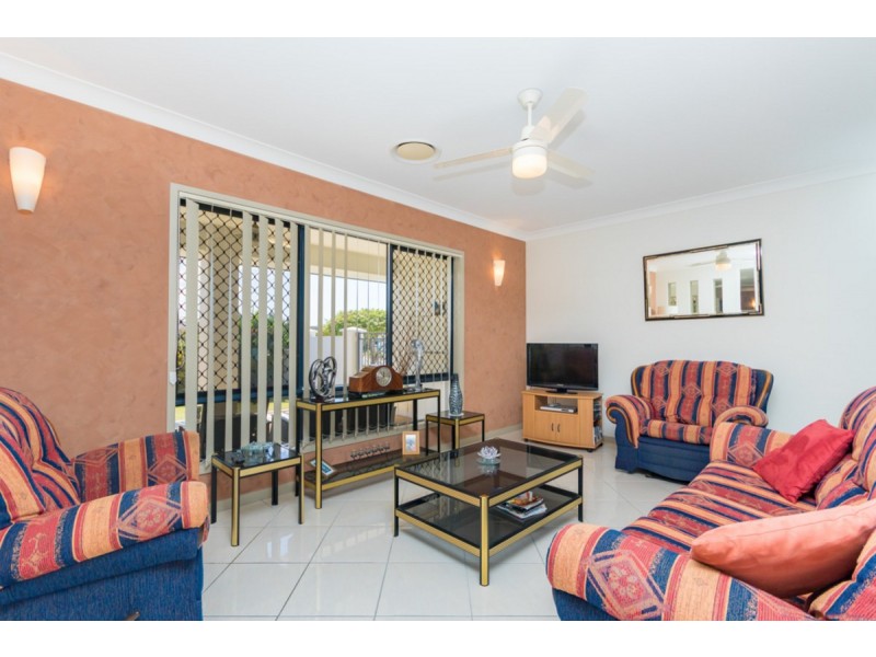 1 Bronte Place, Sandstone Point QLD 4511