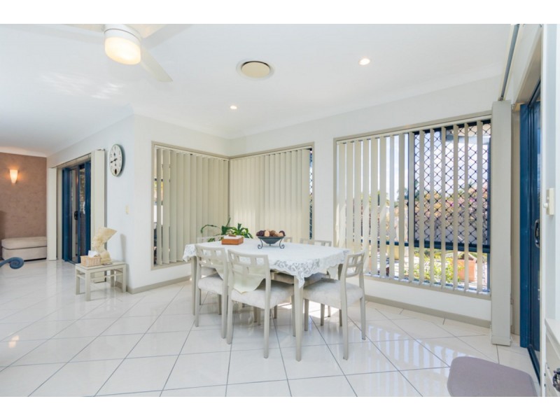 1 Bronte Place, Sandstone Point QLD 4511