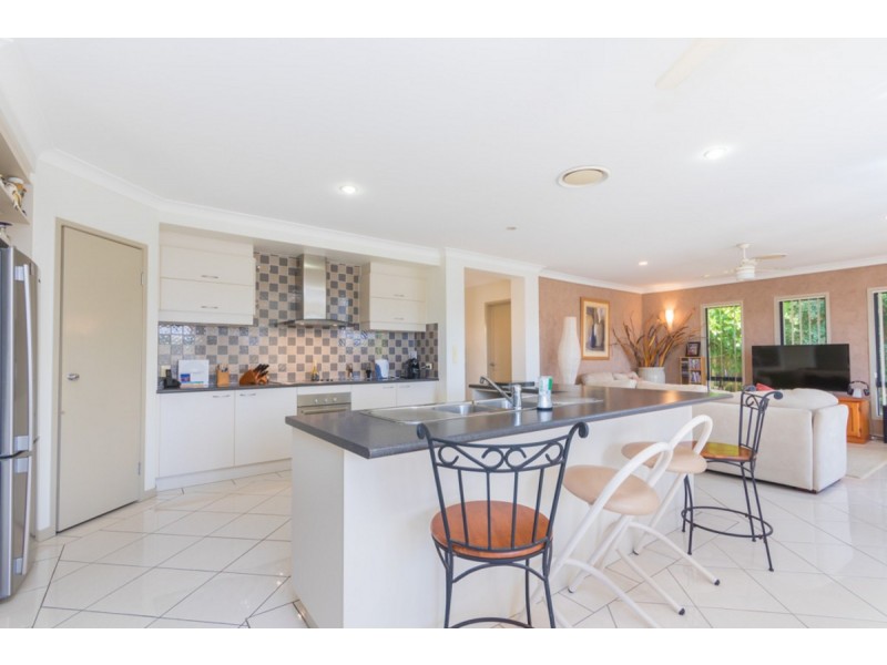 1 Bronte Place, Sandstone Point QLD 4511