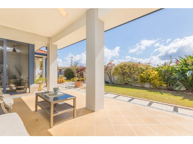 1 Bronte Place, Sandstone Point QLD 4511