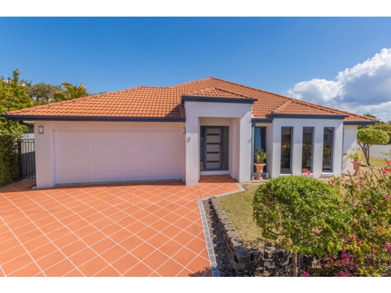 1 Bronte Place, Sandstone Point QLD 4511