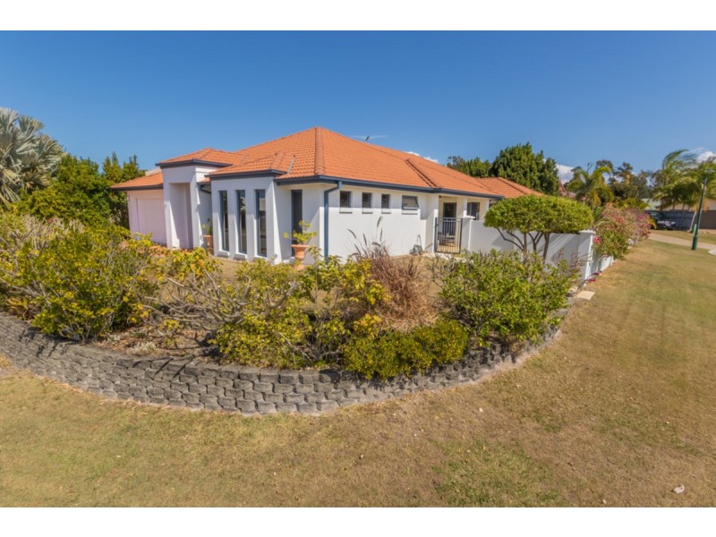 1 Bronte Place, Sandstone Point QLD 4511