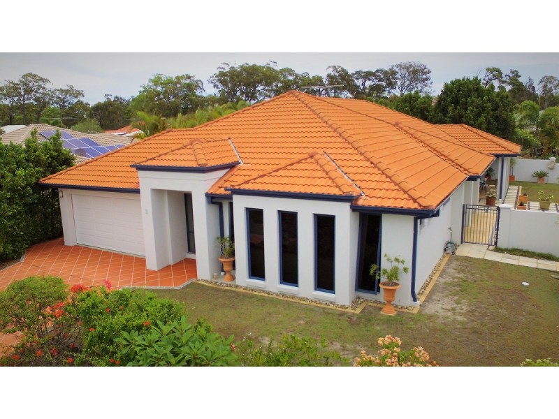 1 Bronte Place, Sandstone Point QLD 4511