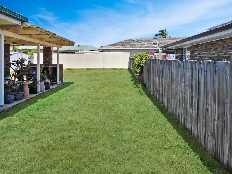 4 Lancaster Place, Sandstone Point QLD 4511