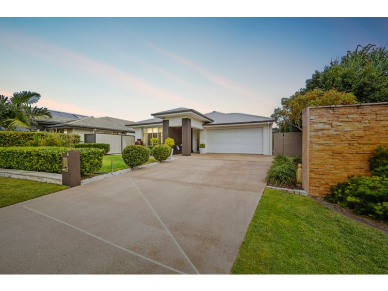 No. 6 Foxtail Crescent, Banksia Beach QLD 4507