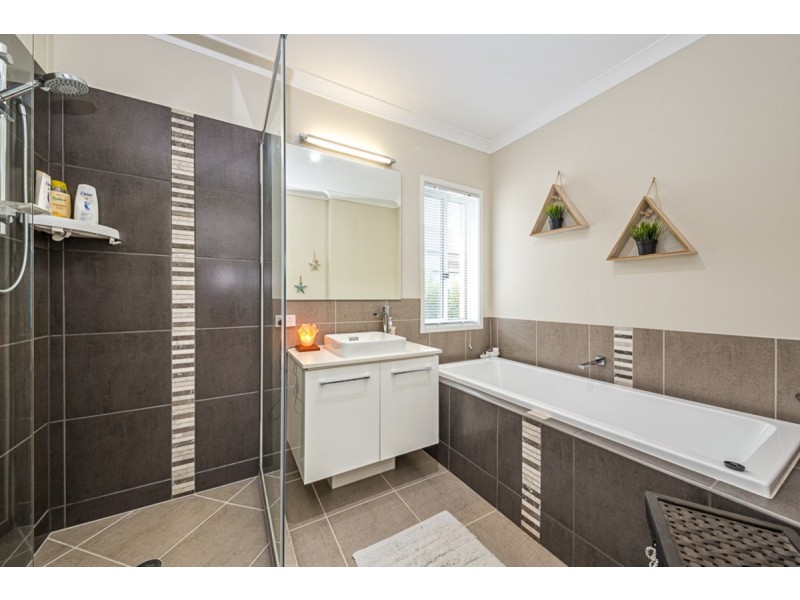 No. 6 Foxtail Crescent, Banksia Beach QLD 4507