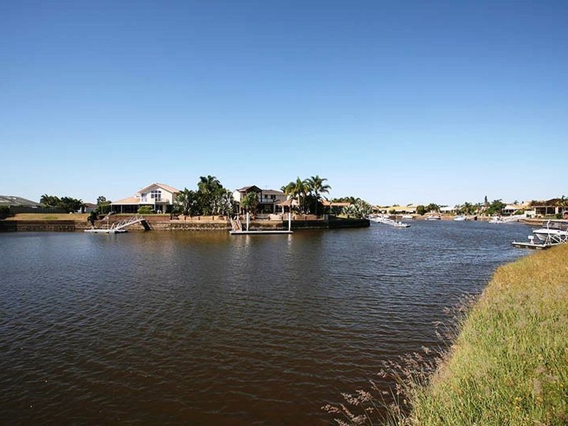 60 Island Parade, Bribie Island QLD 4507