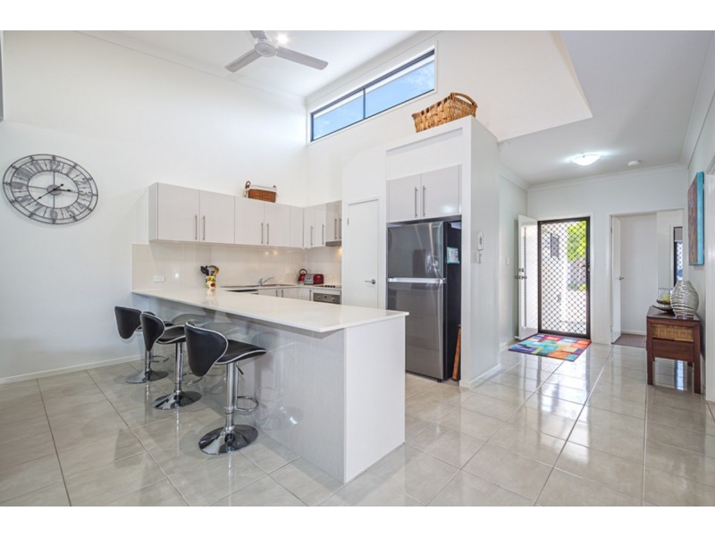 11/4 Kal-Ma-Kuta Drive, Sandstone Point QLD 4511