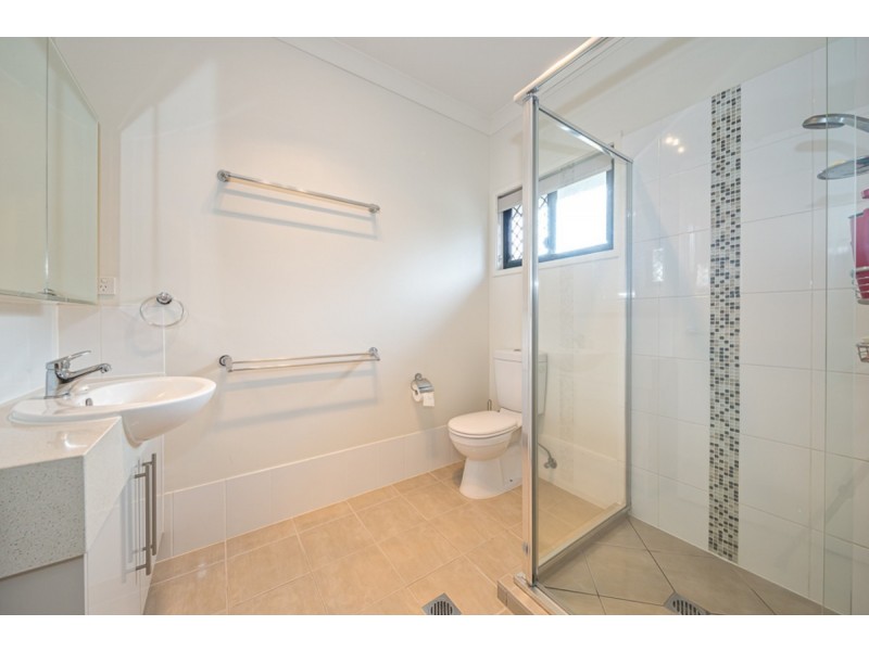 11/4 Kal-Ma-Kuta Drive, Sandstone Point QLD 4511