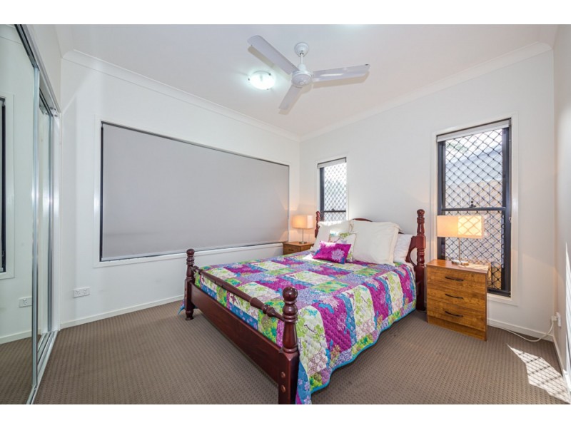 11/4 Kal-Ma-Kuta Drive, Sandstone Point QLD 4511