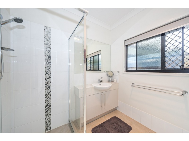 11/4 Kal-Ma-Kuta Drive, Sandstone Point QLD 4511