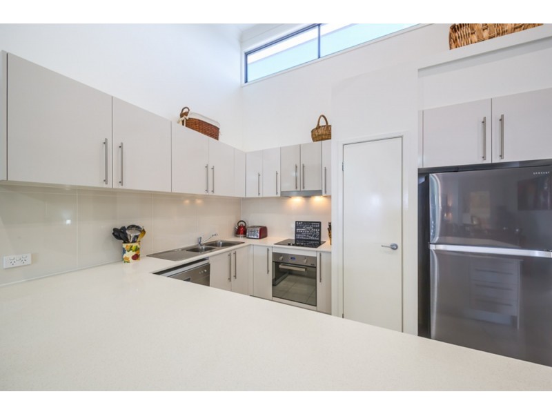 11/4 Kal-Ma-Kuta Drive, Sandstone Point QLD 4511