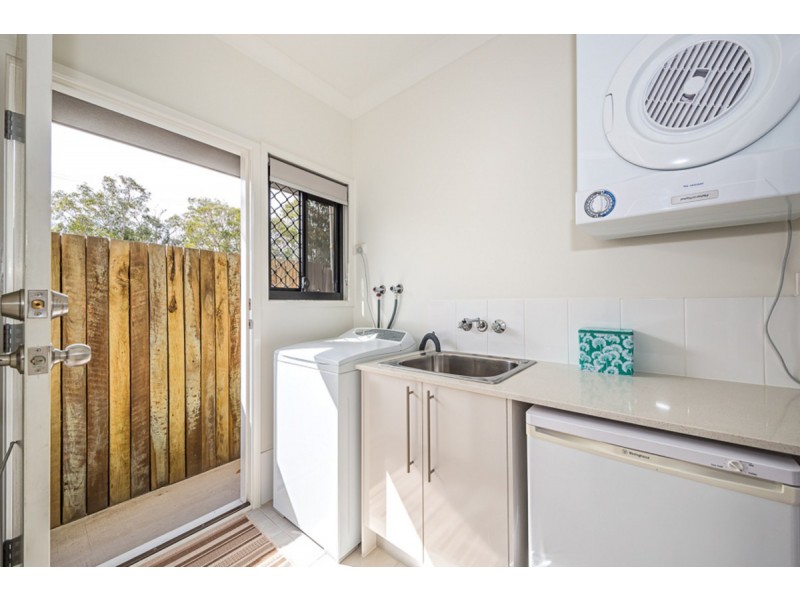 11/4 Kal-Ma-Kuta Drive, Sandstone Point QLD 4511