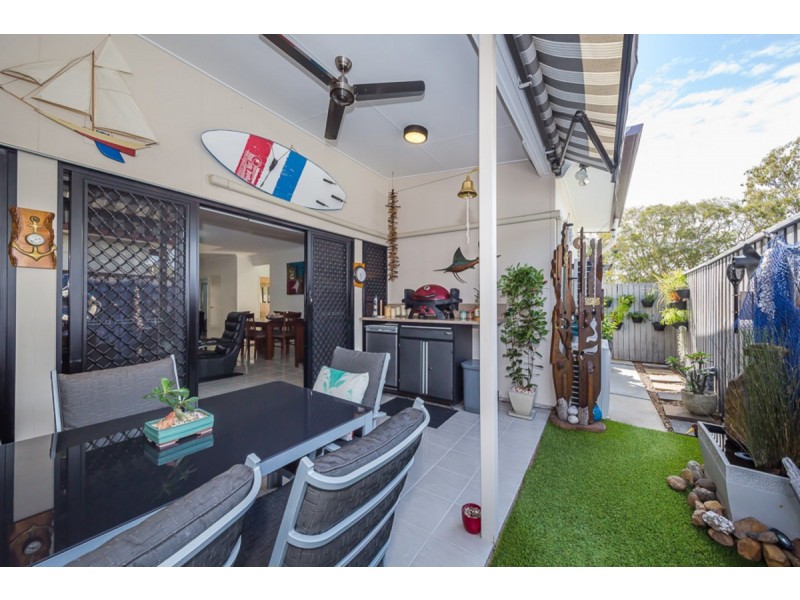 11/4 Kal-Ma-Kuta Drive, Sandstone Point QLD 4511