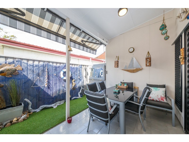 11/4 Kal-Ma-Kuta Drive, Sandstone Point QLD 4511