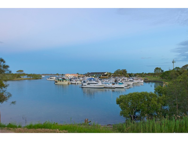 11/4 Kal-Ma-Kuta Drive, Sandstone Point QLD 4511