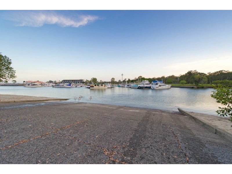 11/4 Kal-Ma-Kuta Drive, Sandstone Point QLD 4511