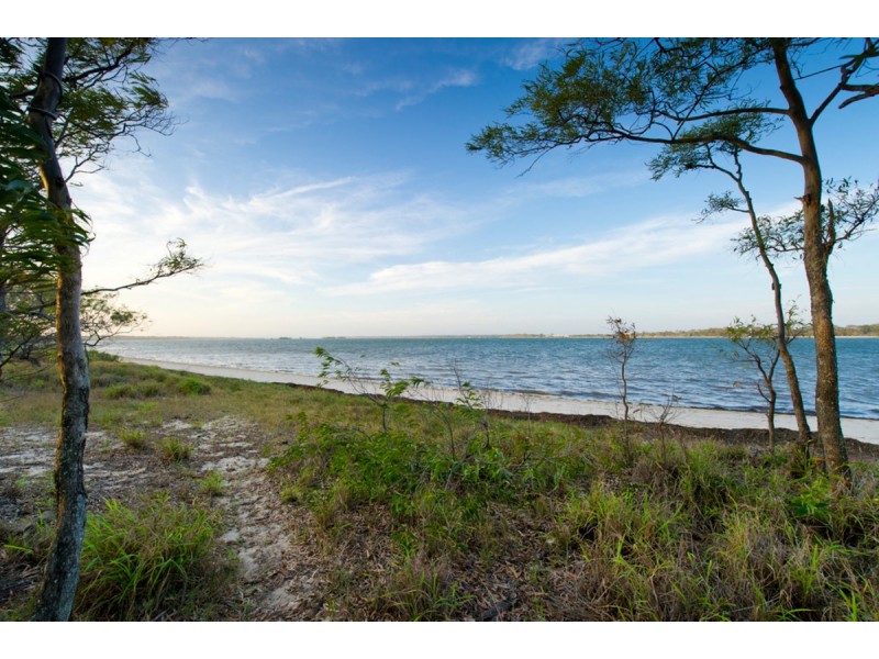 11/4 Kal-Ma-Kuta Drive, Sandstone Point QLD 4511