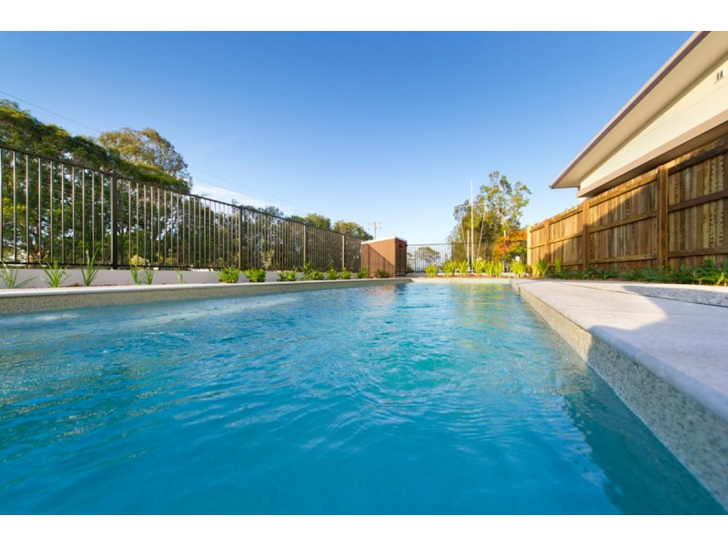 11/4 Kal-Ma-Kuta Drive, Sandstone Point QLD 4511