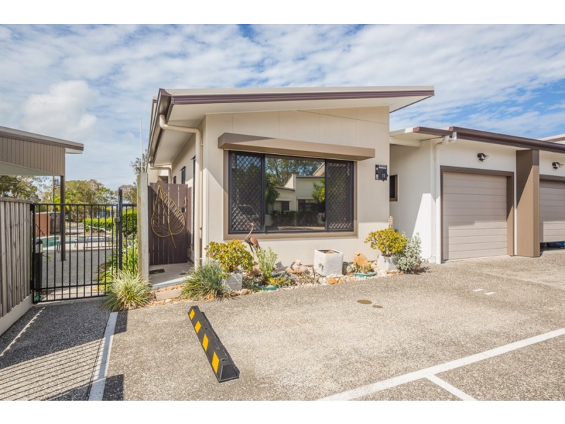 11/4 Kal-Ma-Kuta Drive, Sandstone Point QLD 4511