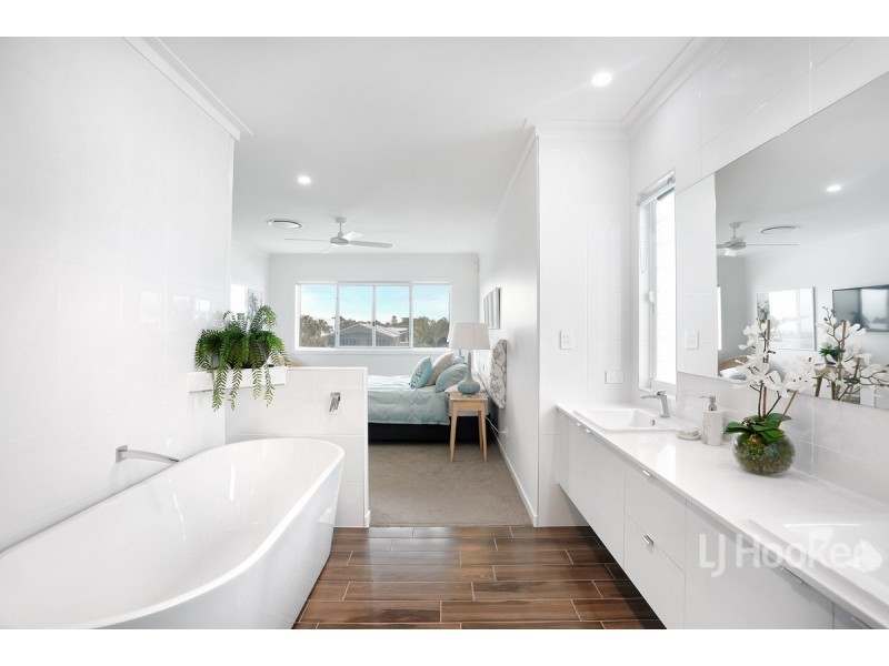 33 The Peninsula, Banksia Beach QLD 4507